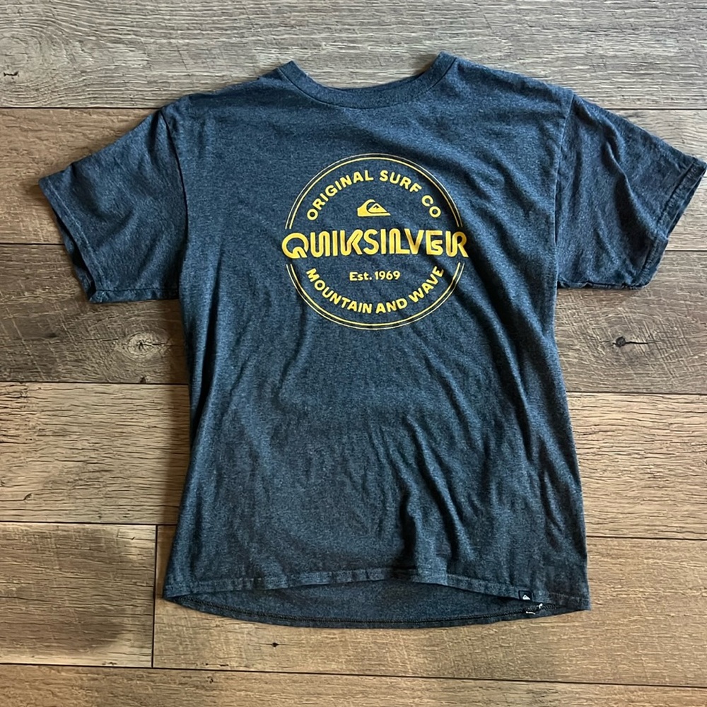Quicksilver t-shirt grey and yellow boys large